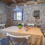 Vintage House Kolocep *