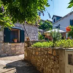 Semesterbostad Vintage House Kolocep Donje Celo