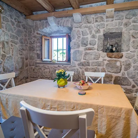 Vintage House Kolocep *