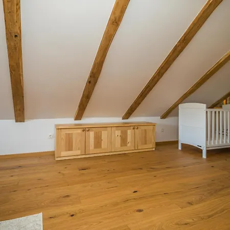 Vintage House Kolocep بيت للعطل