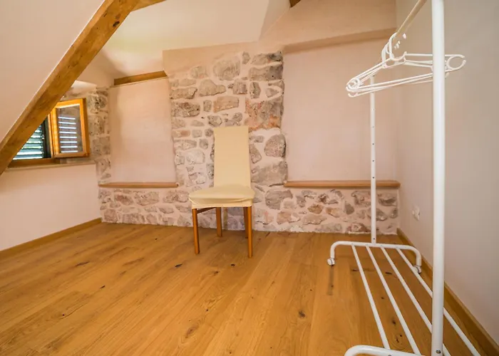 Vintage House Kolocep